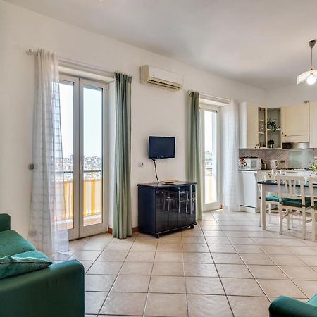 Roomy And Bright Apartment With Balconies X6 คาตาเนีย ภายนอก รูปภาพ