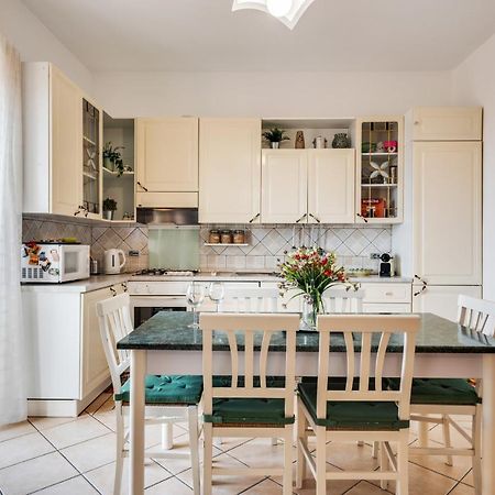 Roomy And Bright Apartment With Balconies X6 คาตาเนีย ภายนอก รูปภาพ