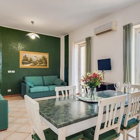 Roomy And Bright Apartment With Balconies X6 คาตาเนีย ภายนอก รูปภาพ