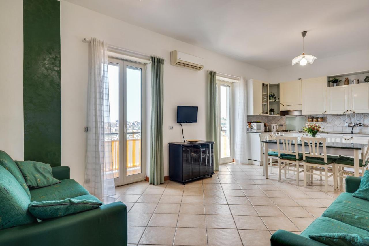 Roomy And Bright Apartment With Balconies X6 คาตาเนีย ภายนอก รูปภาพ