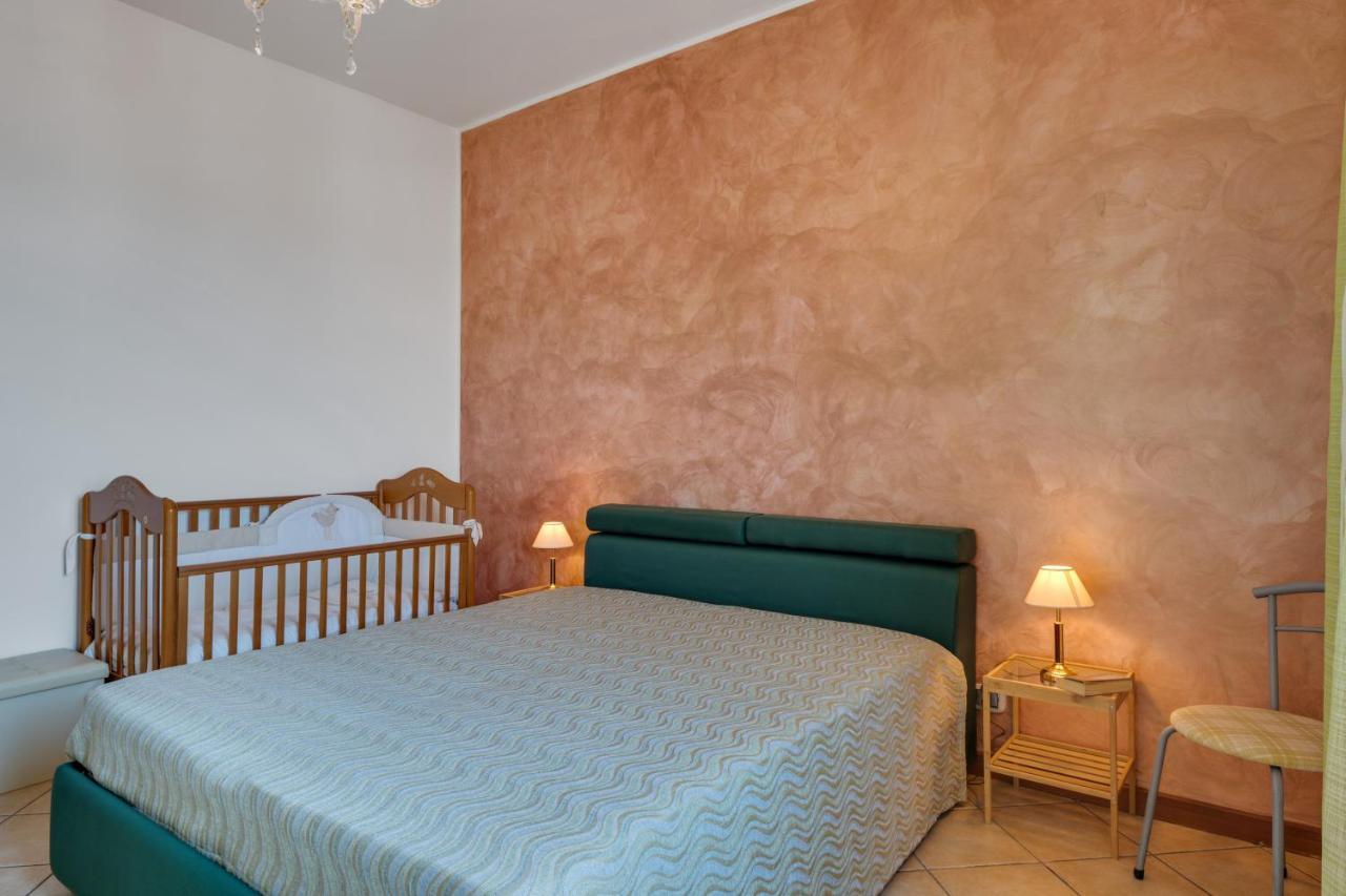 Roomy And Bright Apartment With Balconies X6 คาตาเนีย ภายนอก รูปภาพ