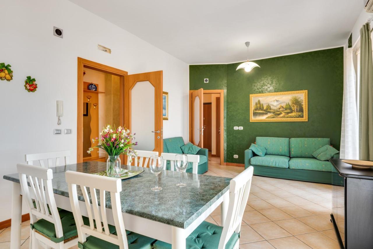 Roomy And Bright Apartment With Balconies X6 คาตาเนีย ภายนอก รูปภาพ