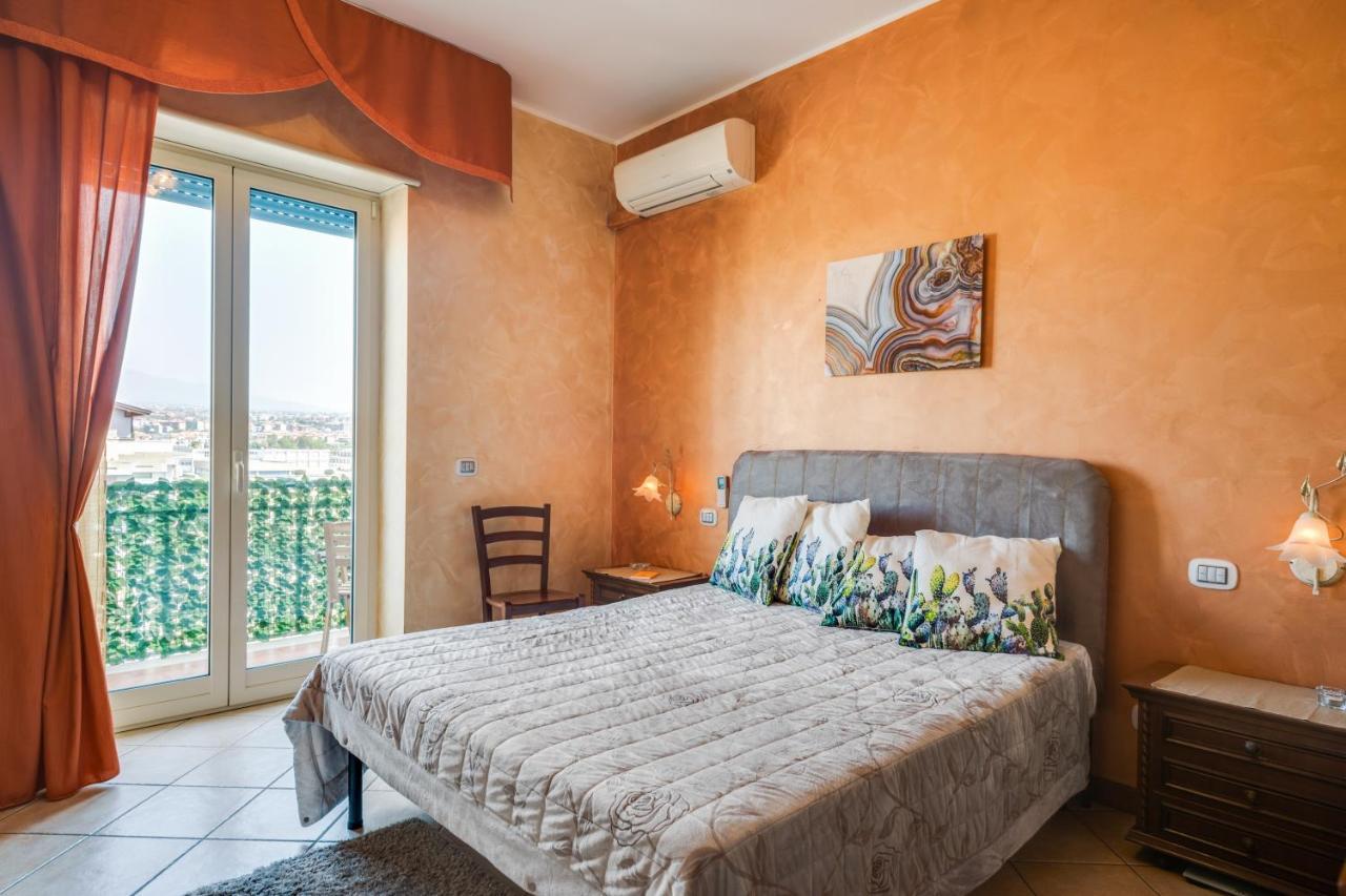Roomy And Bright Apartment With Balconies X6 คาตาเนีย ภายนอก รูปภาพ