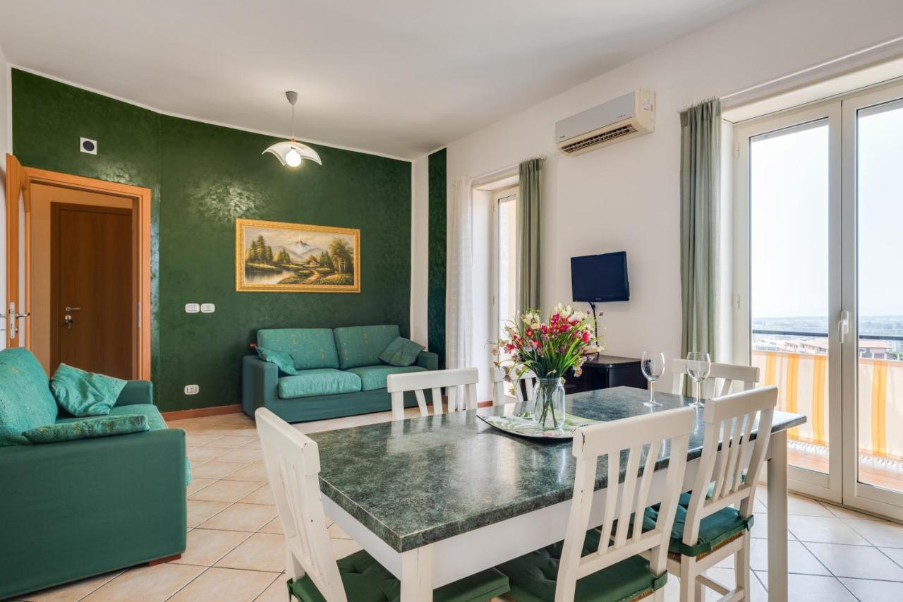 Roomy And Bright Apartment With Balconies X6 คาตาเนีย ภายนอก รูปภาพ