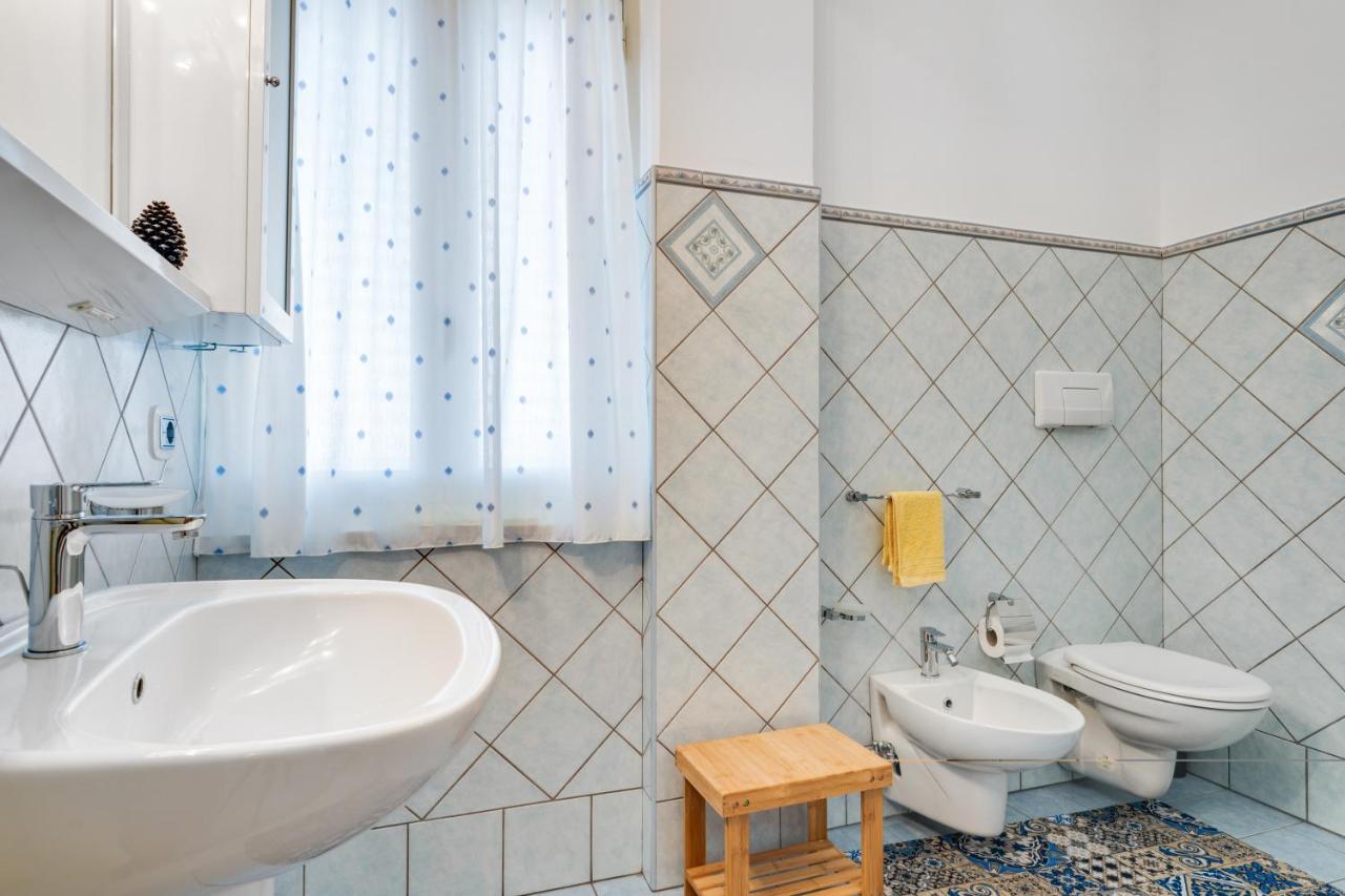 Roomy And Bright Apartment With Balconies X6 คาตาเนีย ภายนอก รูปภาพ
