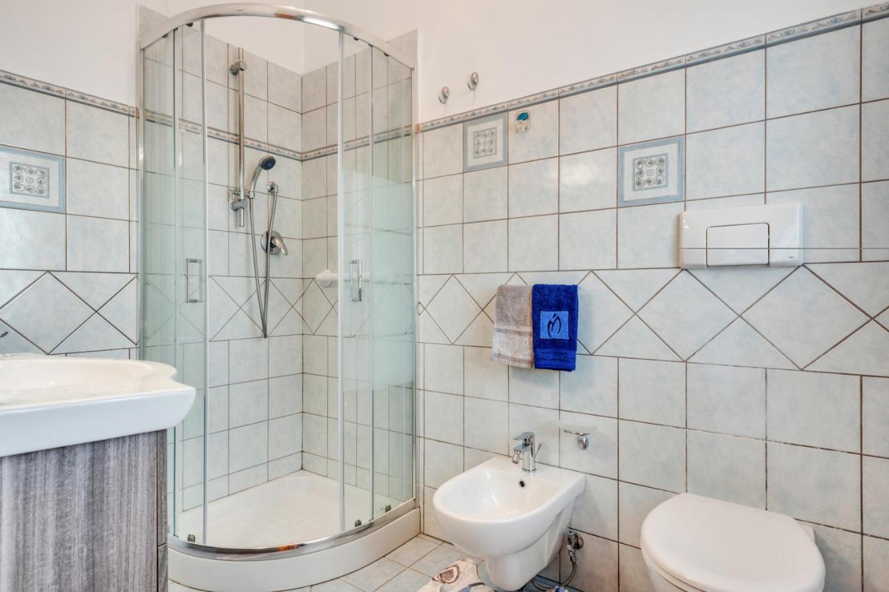 Roomy And Bright Apartment With Balconies X6 คาตาเนีย ภายนอก รูปภาพ