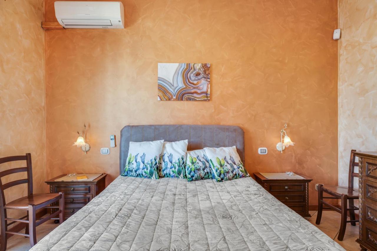 Roomy And Bright Apartment With Balconies X6 คาตาเนีย ภายนอก รูปภาพ