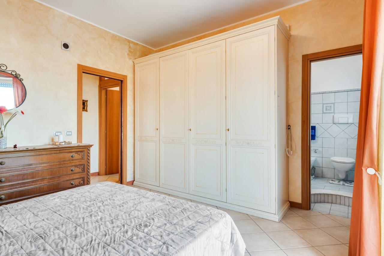 Roomy And Bright Apartment With Balconies X6 คาตาเนีย ภายนอก รูปภาพ