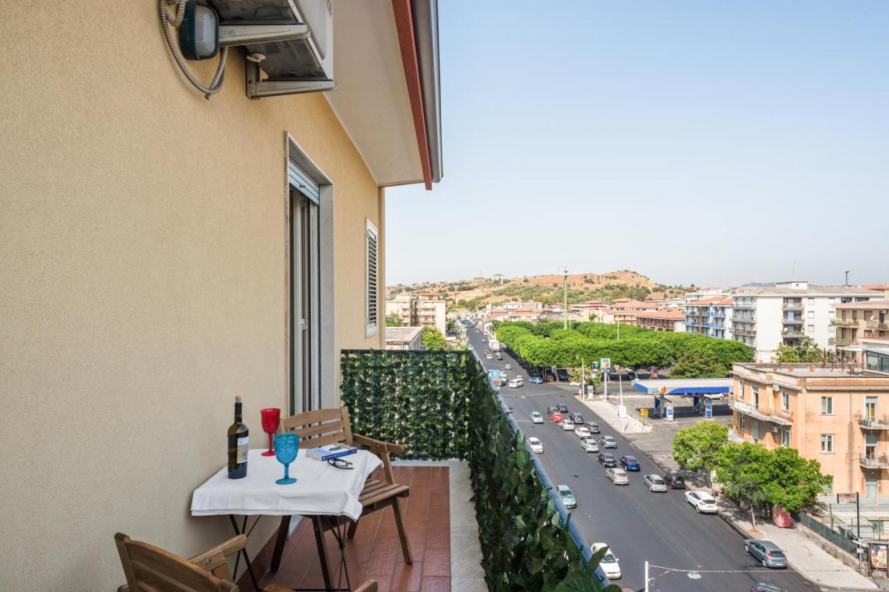 Roomy And Bright Apartment With Balconies X6 คาตาเนีย ภายนอก รูปภาพ