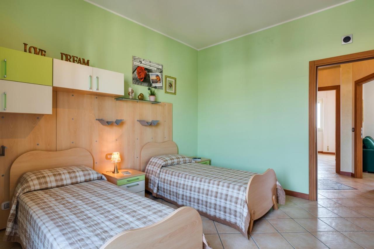 Roomy And Bright Apartment With Balconies X6 คาตาเนีย ภายนอก รูปภาพ